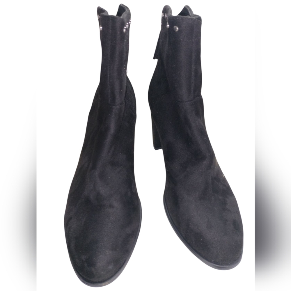 Sleek Black Ankle Boots with Minimalist Design